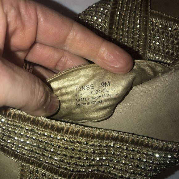 9 M Bare Traps Tan Ladies Womens Shoe Sandal Flip Flip Sparkle Silver Gold Tense - Picture 11 of 11